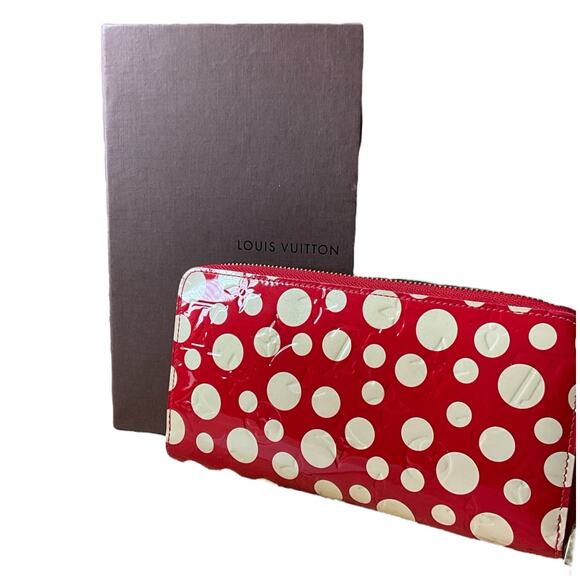 952. Louis Vuitton Limited Edition Yayoi Kusama Red Vernis Zippy Wallet - Picture 6 of 6